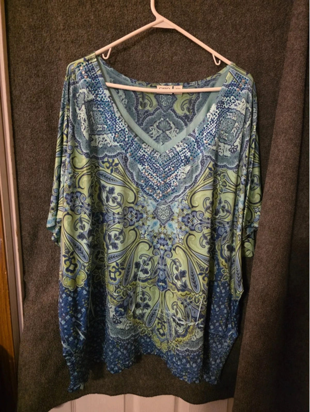 CATO Woman 26/28W Blue Green Paisley Rhinestone Beaded V Neck Dolman Sleeve Top